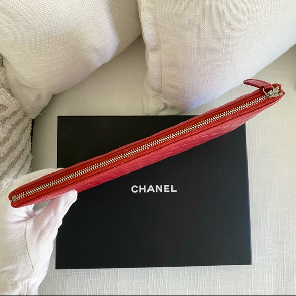 Chanel Medium O Case Clutch - Picture 3 of 13